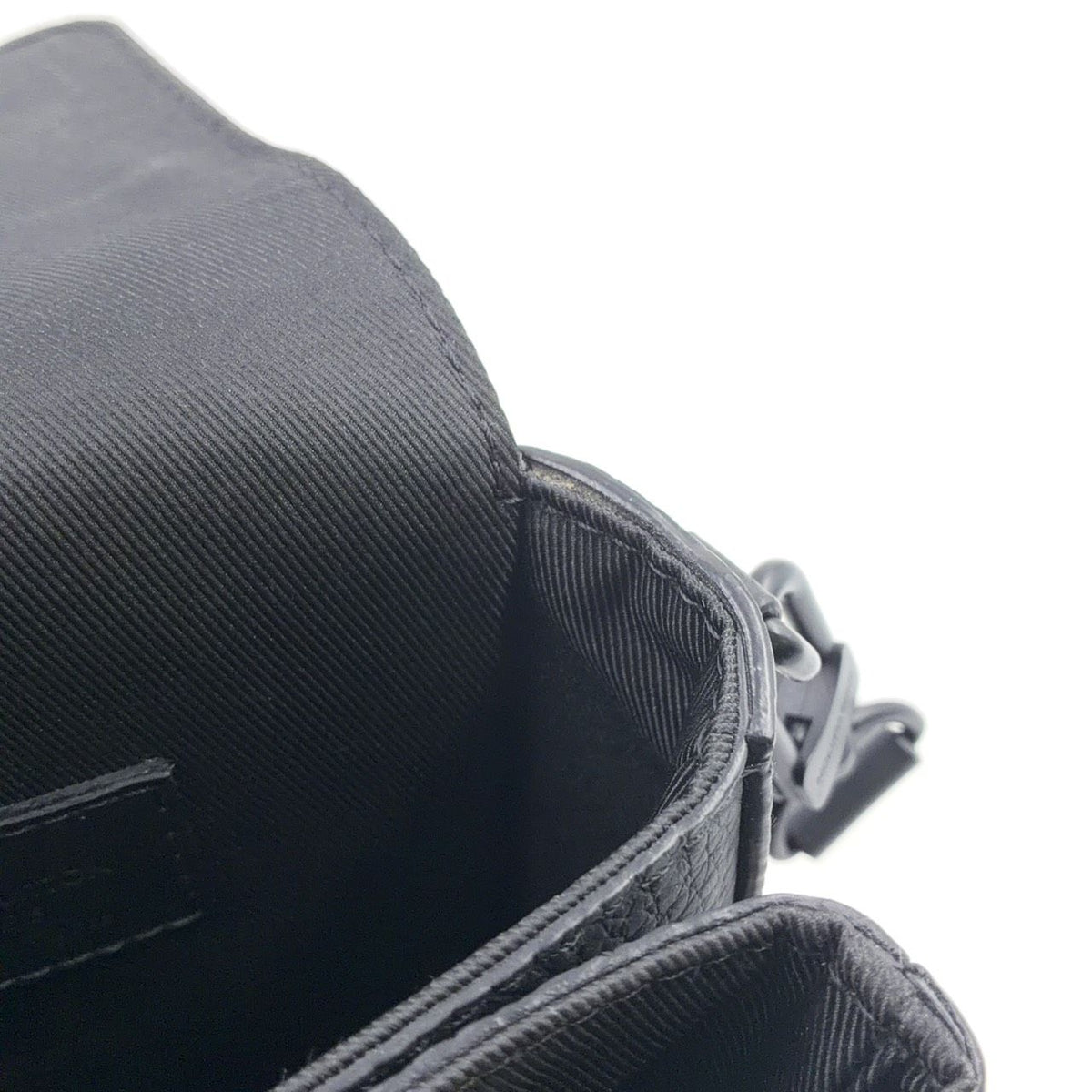Louis Vuitton S Lock Vertical Wearable Wallet Leather Black Shoulder Bag — view 6