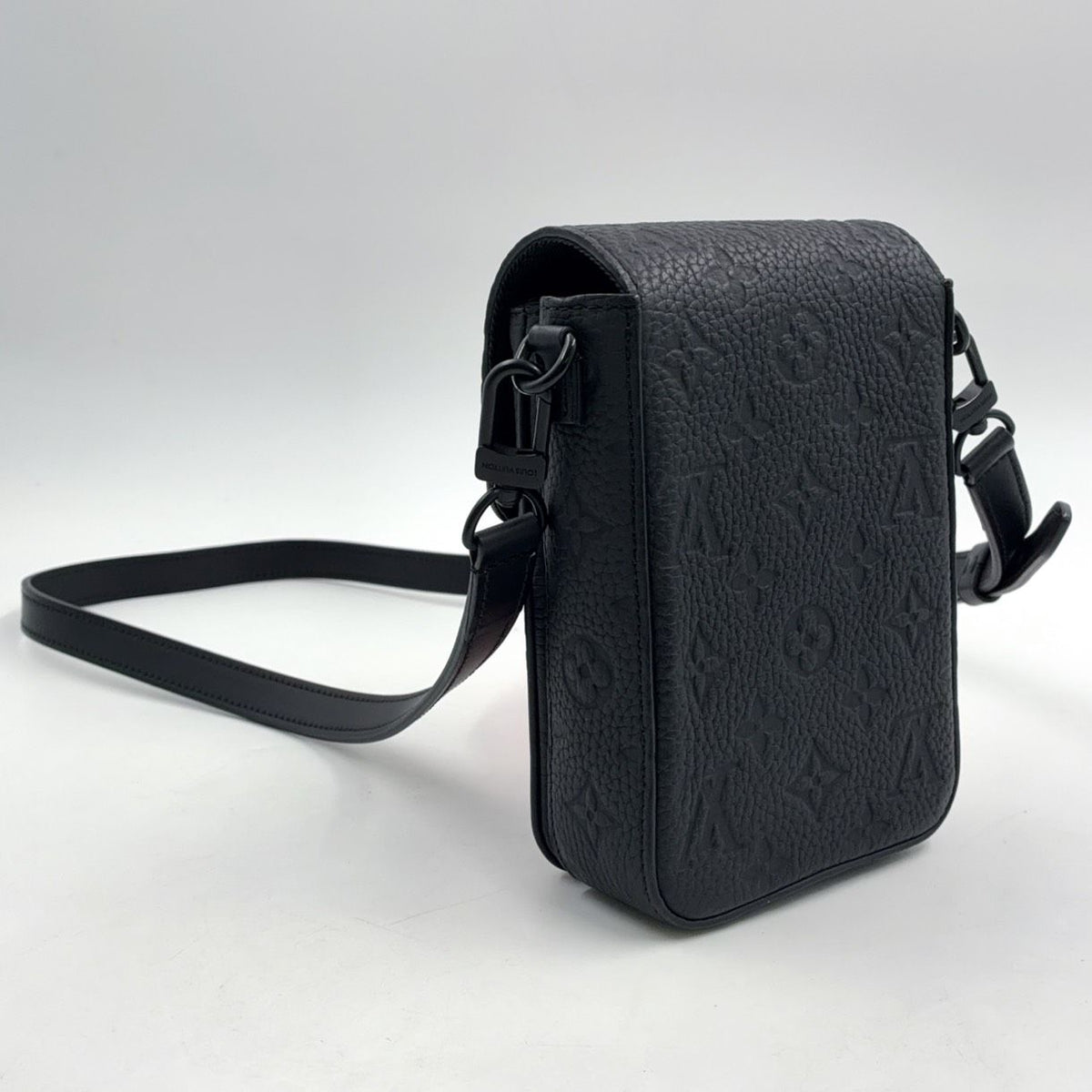 Louis Vuitton S Lock Vertical Wearable Wallet Leather Black Shoulder Bag — view 2