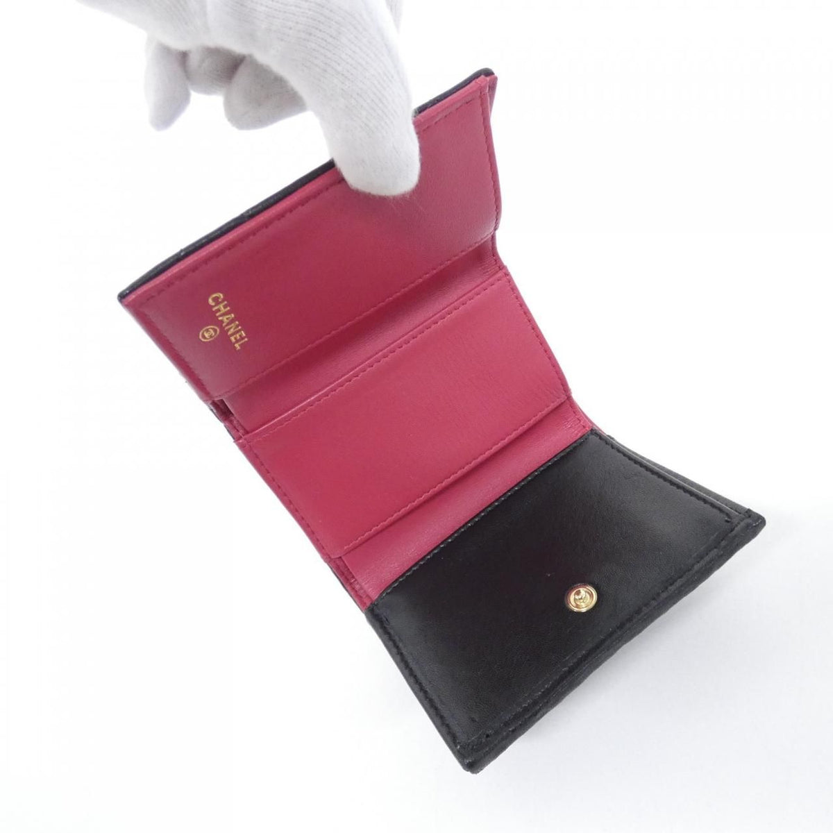 Chanel 19 Line Wallet — view 4