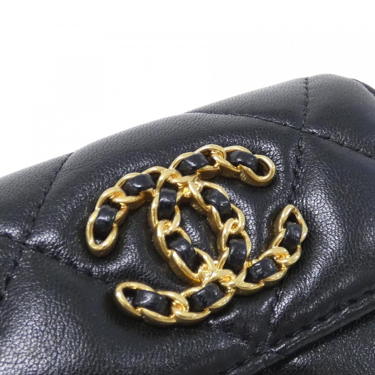 Chanel 19 Line Wallet — view 3