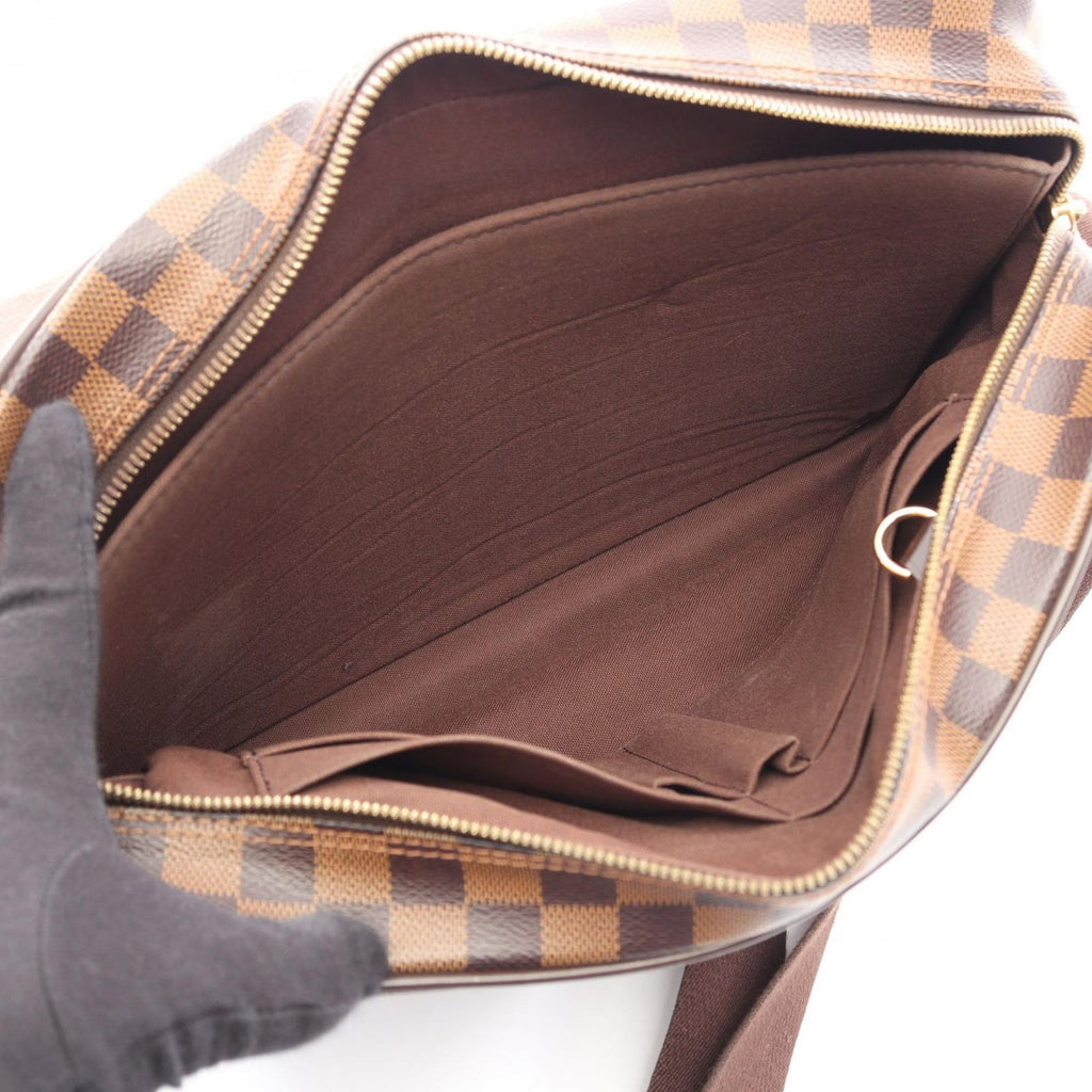 Louis Vuitton Shoulder Bag Shelton MM Leather — view 3