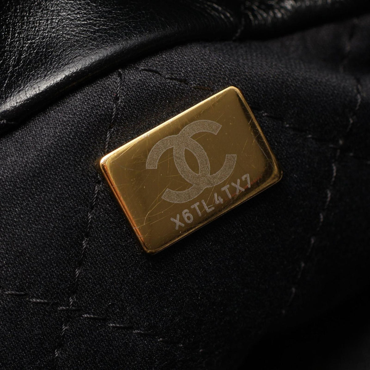 Chanel Shoulder Bag Chanel 22 Mini 2-Way Black Leather Chanel 22 Quilted Chain — view 5