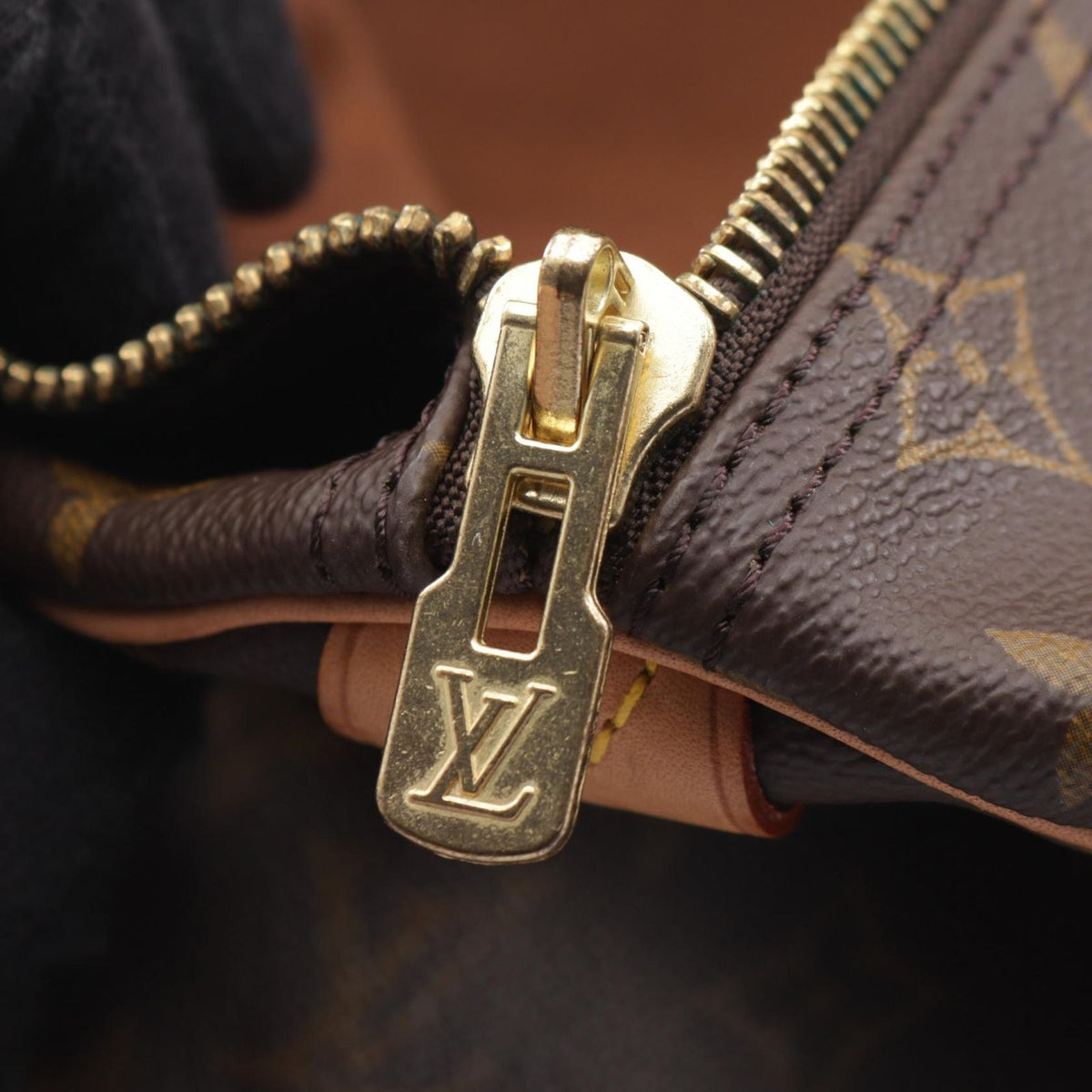 Louis Vuitton Boston Bag Keepall 45 Monogram Leather — view 7