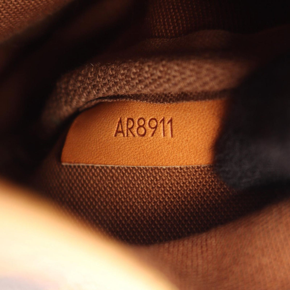 Louis Vuitton Shoulder Bag Saumur 30 Leather — view 6