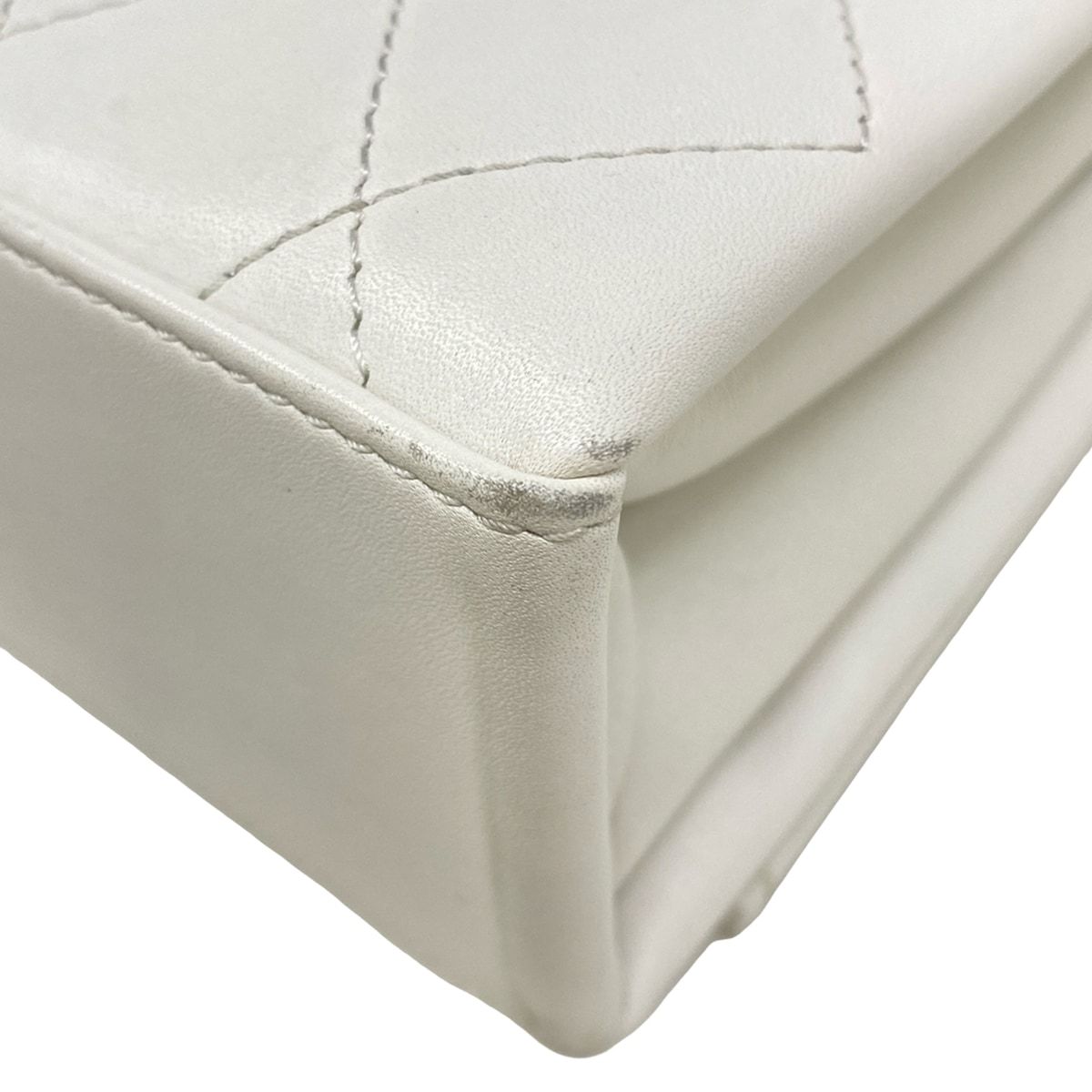 Chanel Shoulder Bag Quilted White Chain Gold Flap Lambskin — view 8