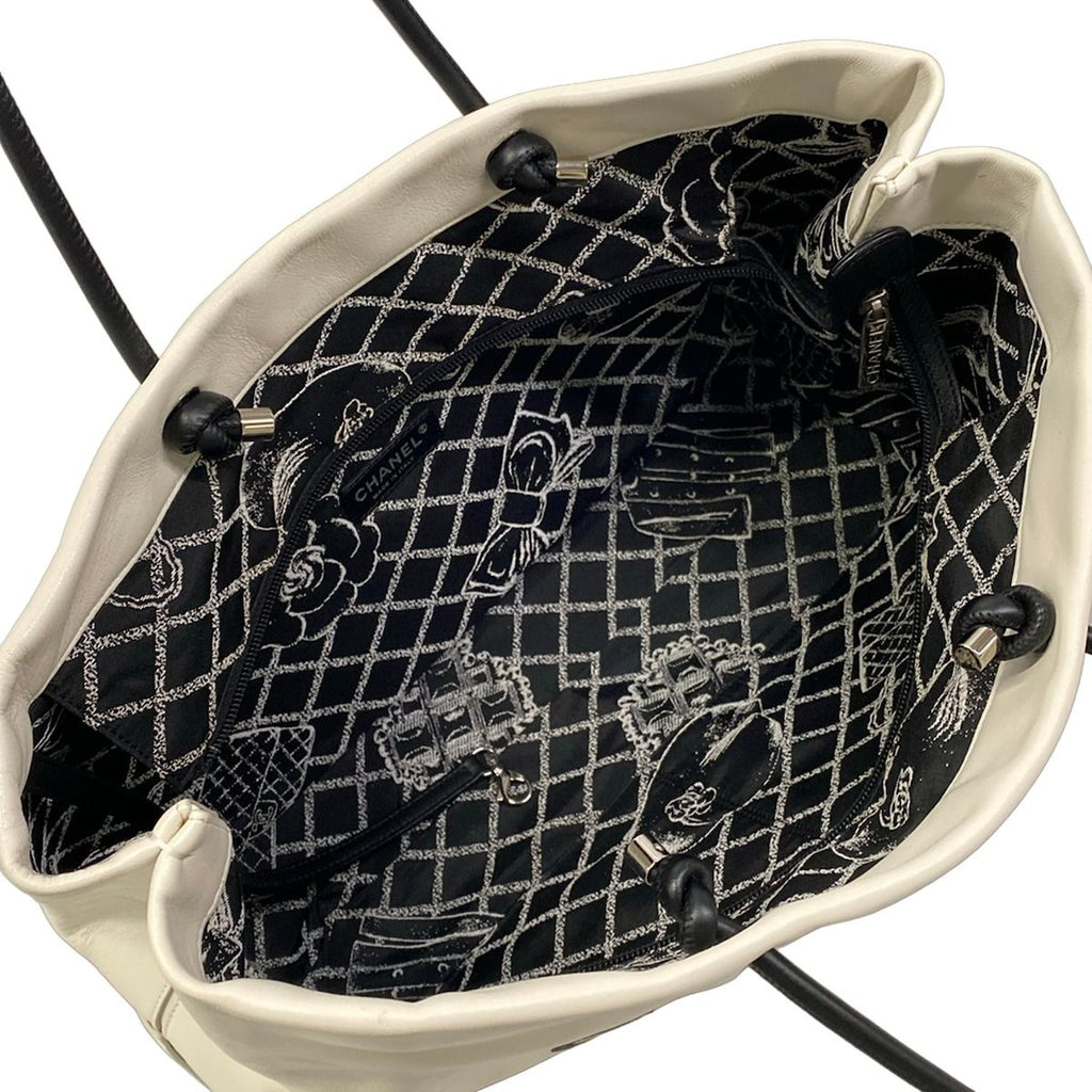 Chanel Tote Bag Essential White Black Leather — view 7