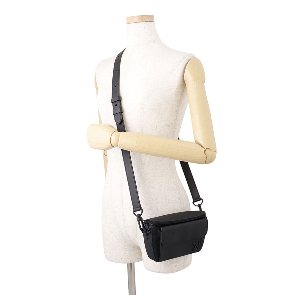 Louis Vuitton Shoulder Bag LV Aerogram Pilot Wearable Wallet Black — view 4