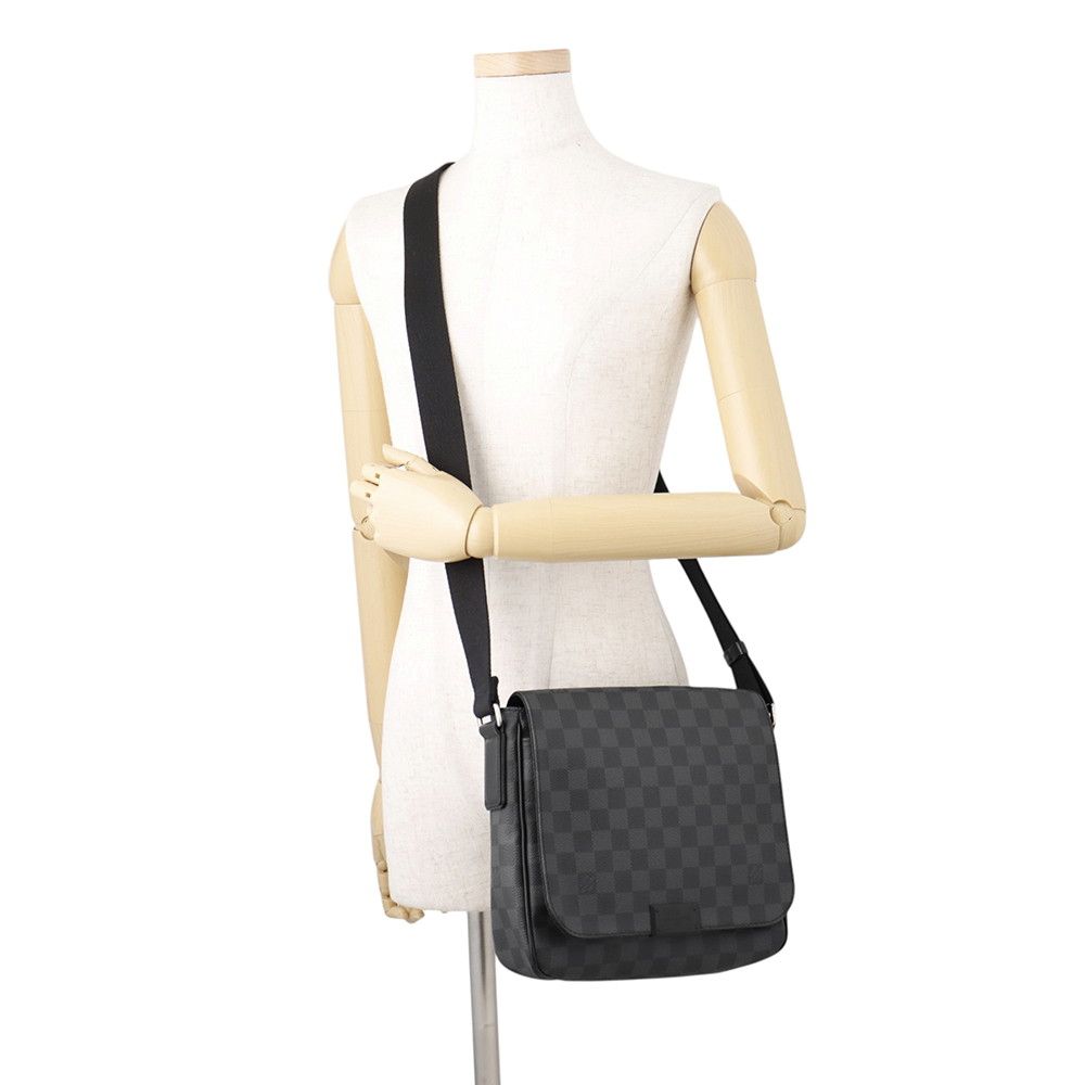 Louis Vuitton Shoulder Bag Damier Graphite District PM Black — view 4