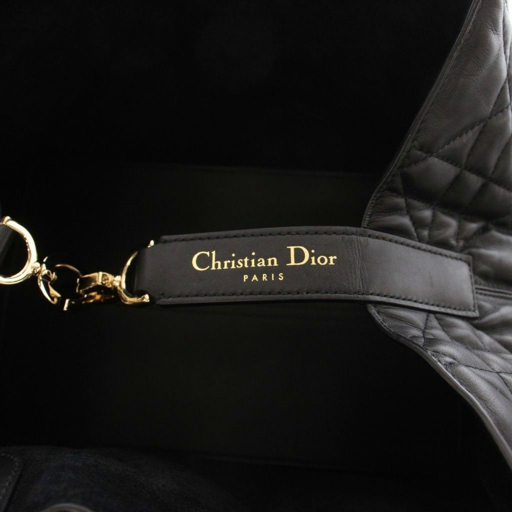 Dior Toujours Bag Medium Hand Macro Cannage CD Lock Calfskin Leather Logo Charm — view 4