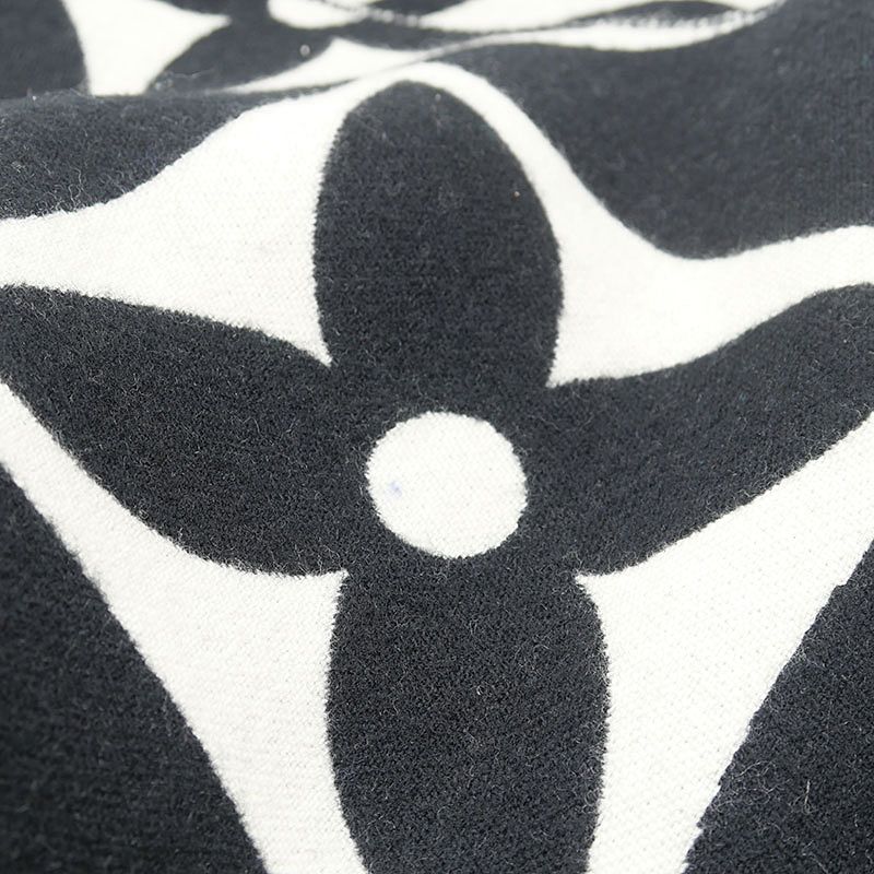 Louis Vuitton Scarf LV Medallion Noir Monogram — view 4