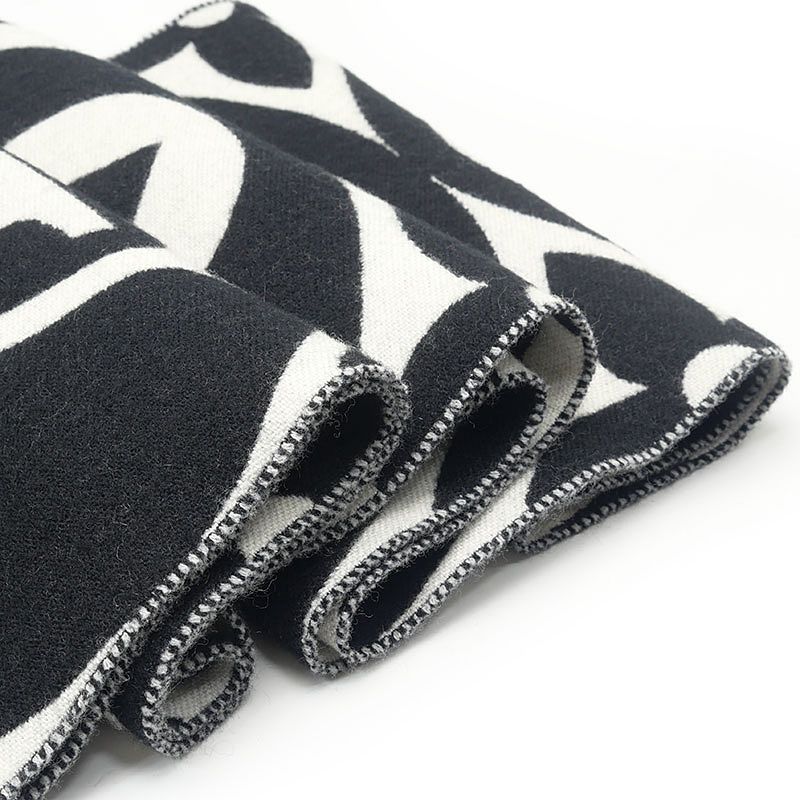 Louis Vuitton Scarf LV Medallion Noir Monogram — view 3