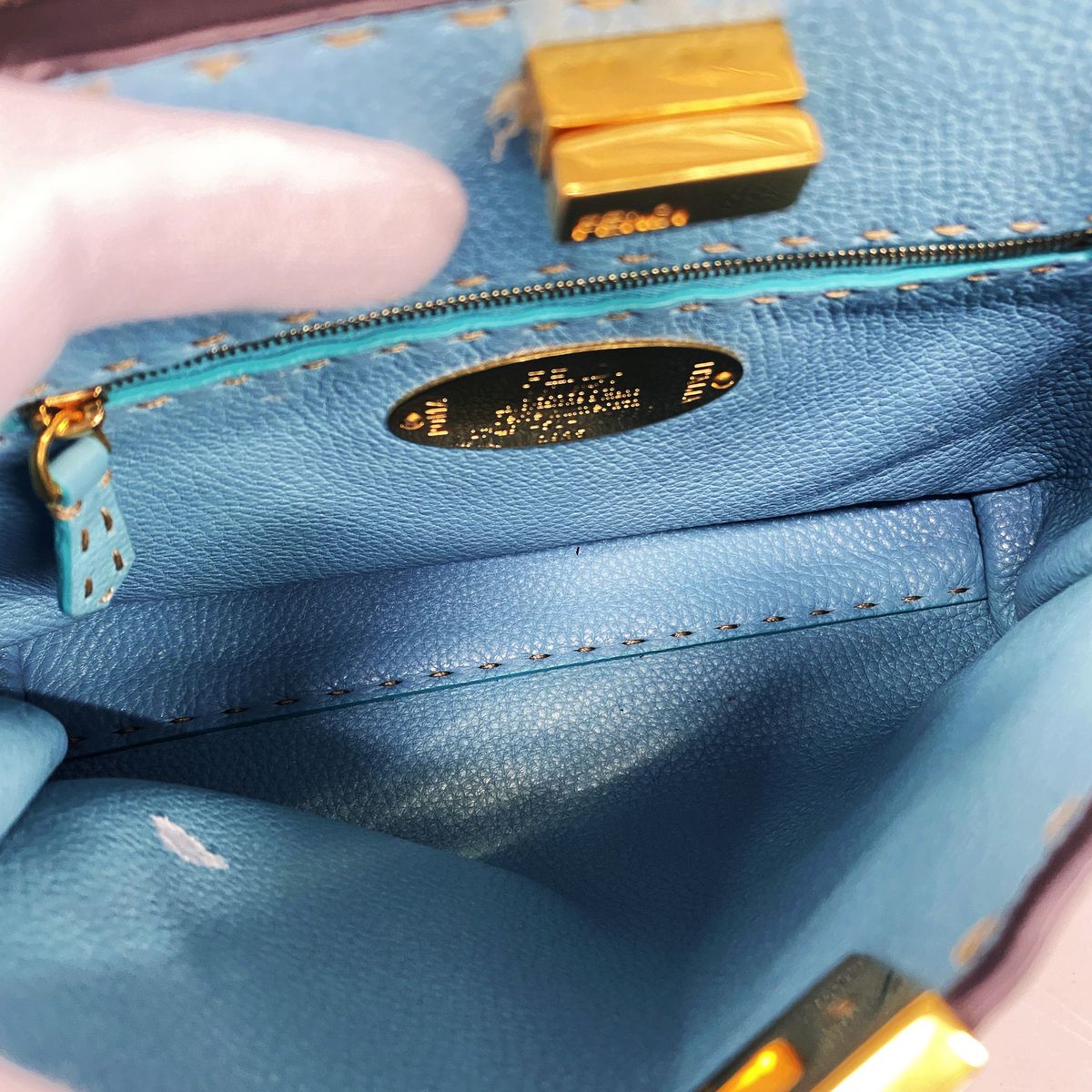 Fendi Handbag Selleria Peekaboo Essential Leather Beige Gold 2-Way Bag — view 4