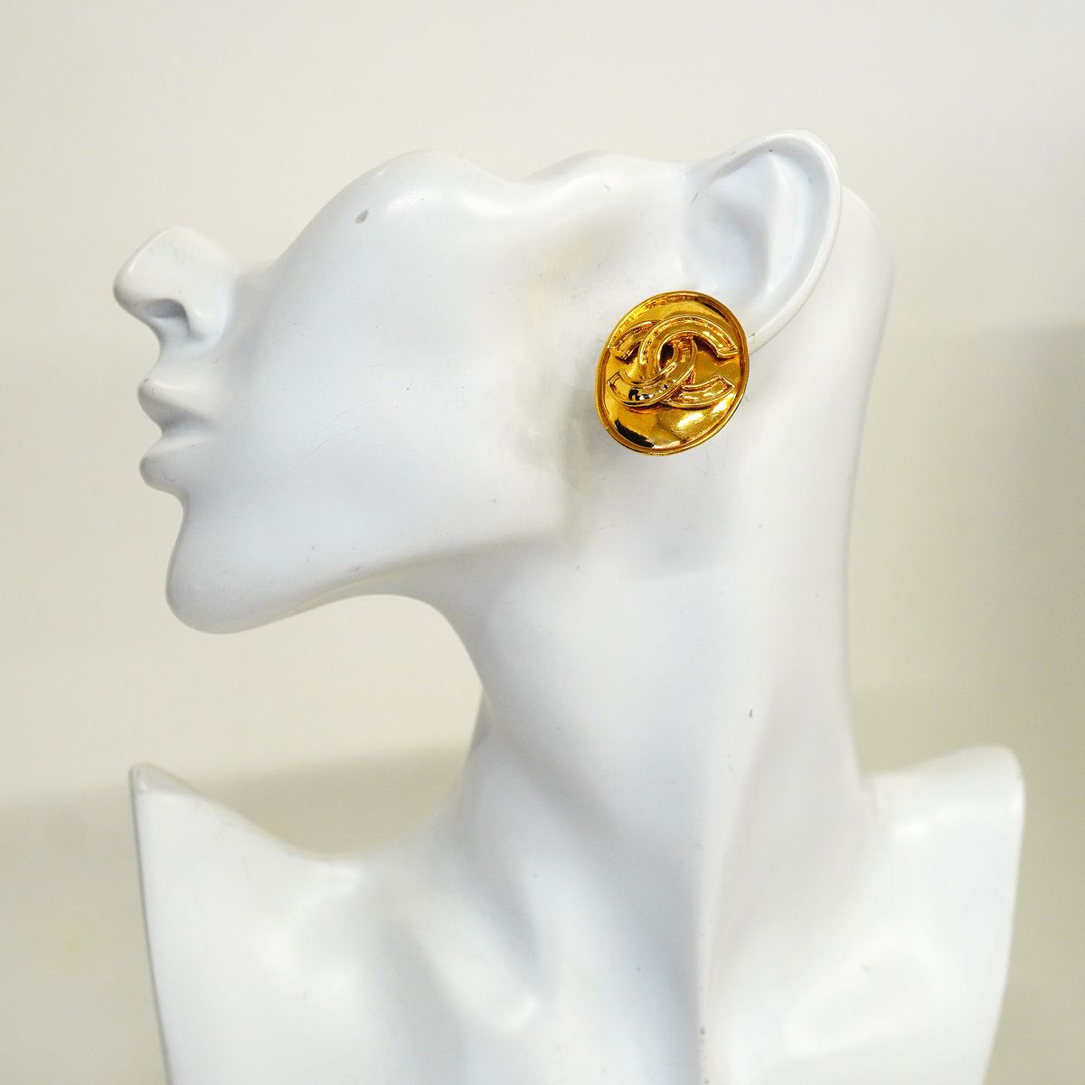 Chanel Earrings Vintage CC Logo Oval Gold Plated — view 5