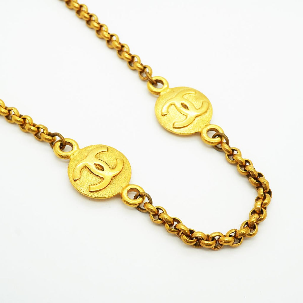 Chanel Necklace Vintage CC Logo Round Circle Gold Plated — view 2