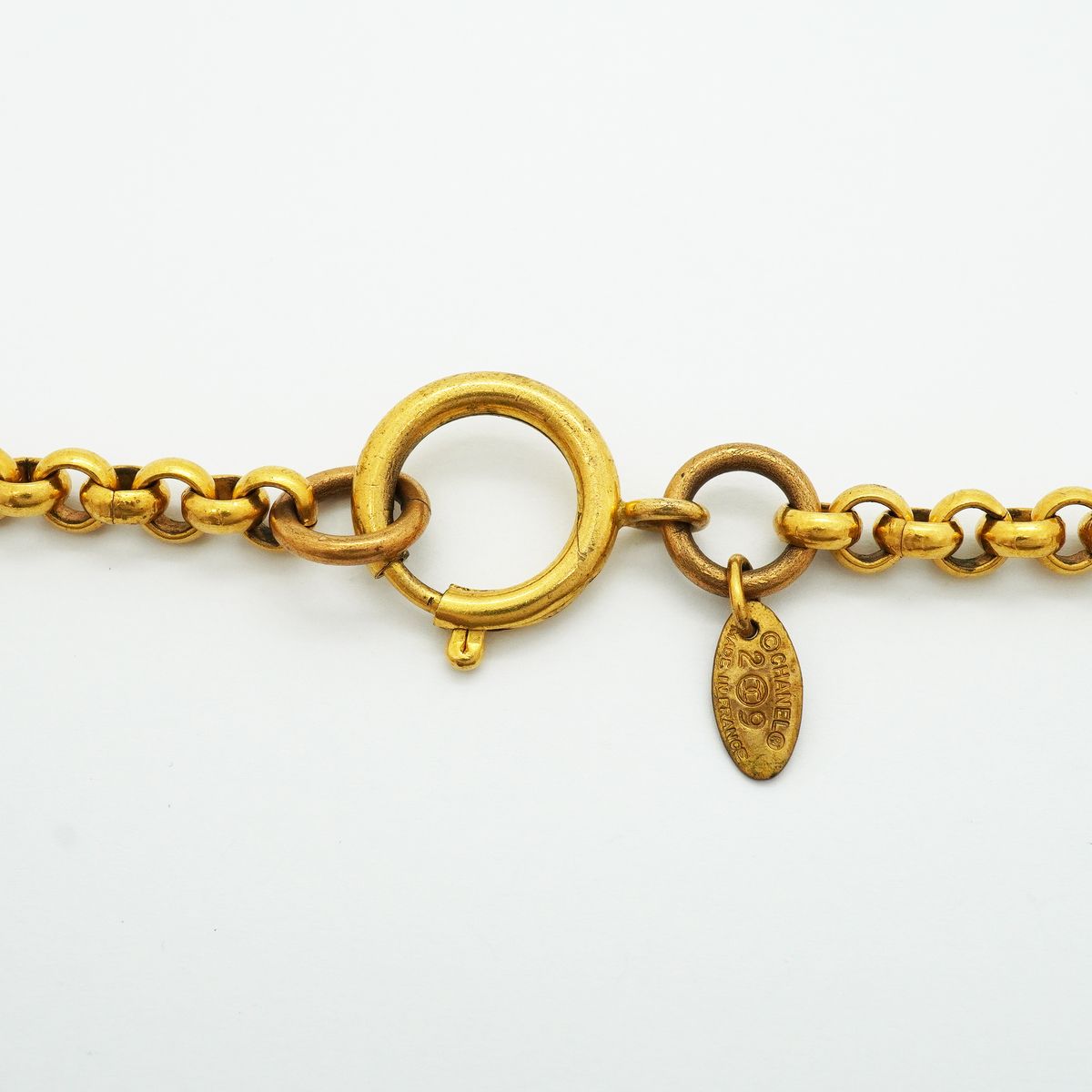 Chanel Necklace Vintage CC Logo Round Circle Gold Plated — view 4