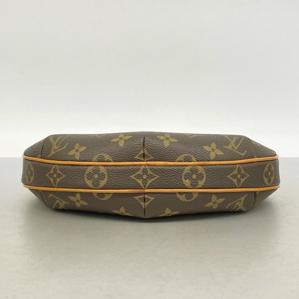 Louis Vuitton Shoulder Bag Monogram Pochette Croissant Brown — view 3