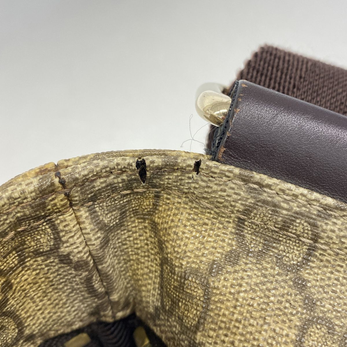 Gucci Shoulder Bag GG Supreme Brown Champagne Gold — view 6