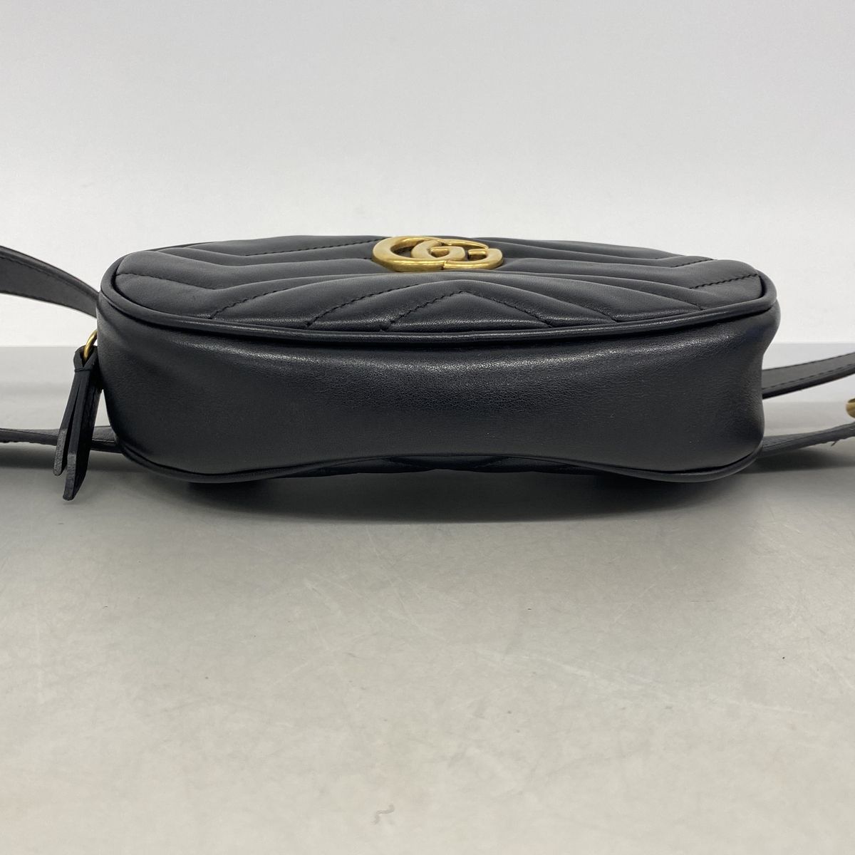 Gucci Waist Bag GG Marmont Leather Black Gold — view 3