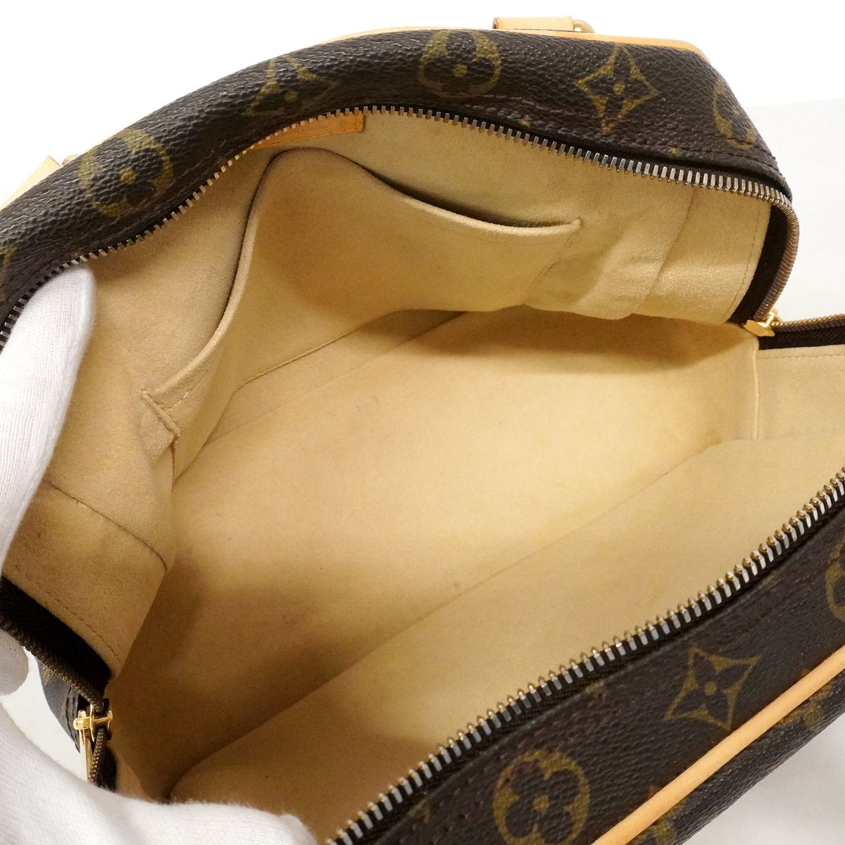 Louis Vuitton Handbag Monogram Manhattan PM Brown — view 4