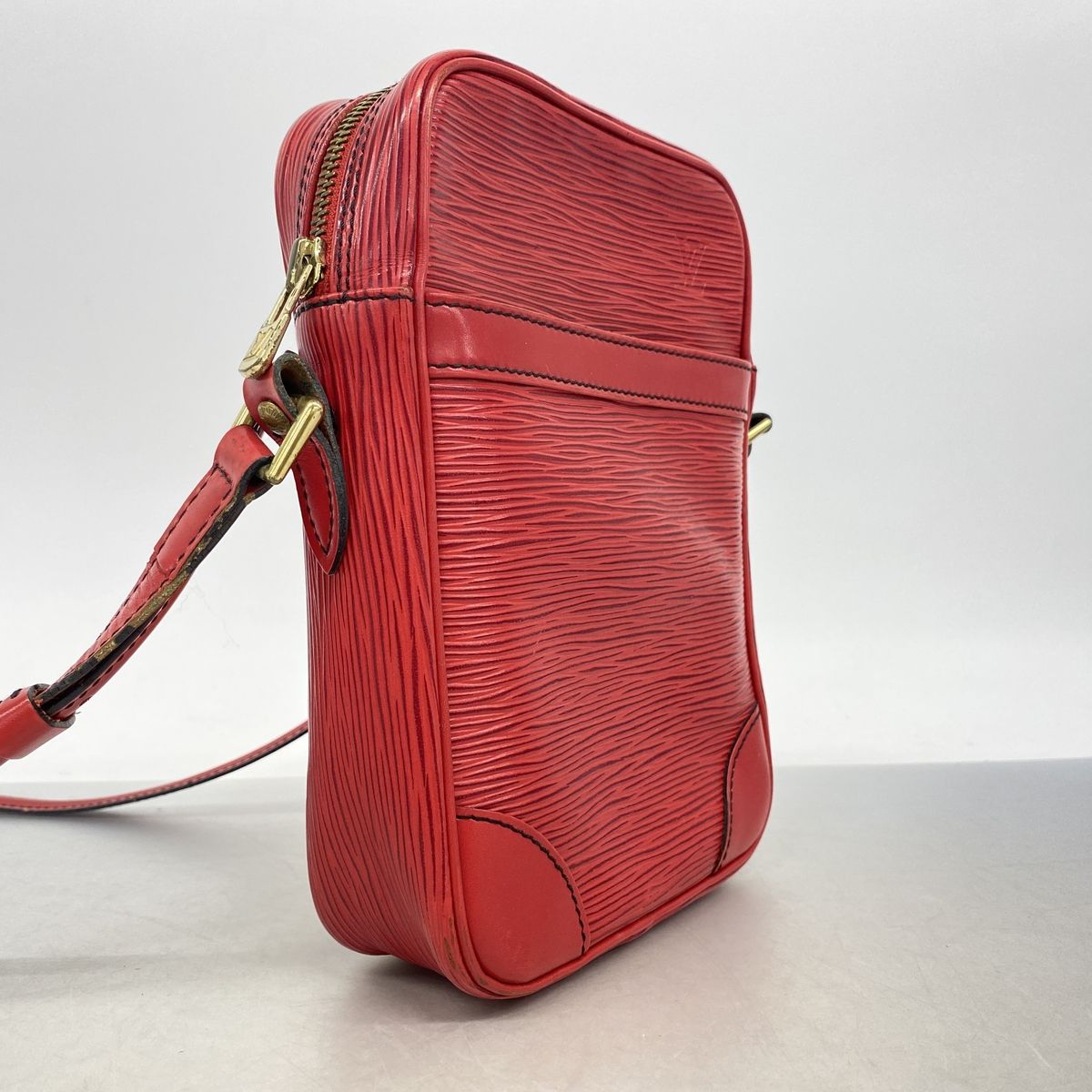 Louis Vuitton Shoulder Bag Epi Danube Castilian Red — view 2