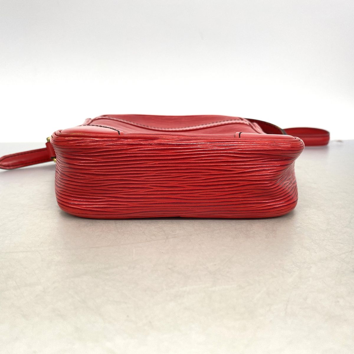 Louis Vuitton Shoulder Bag Epi Danube Castilian Red — view 3