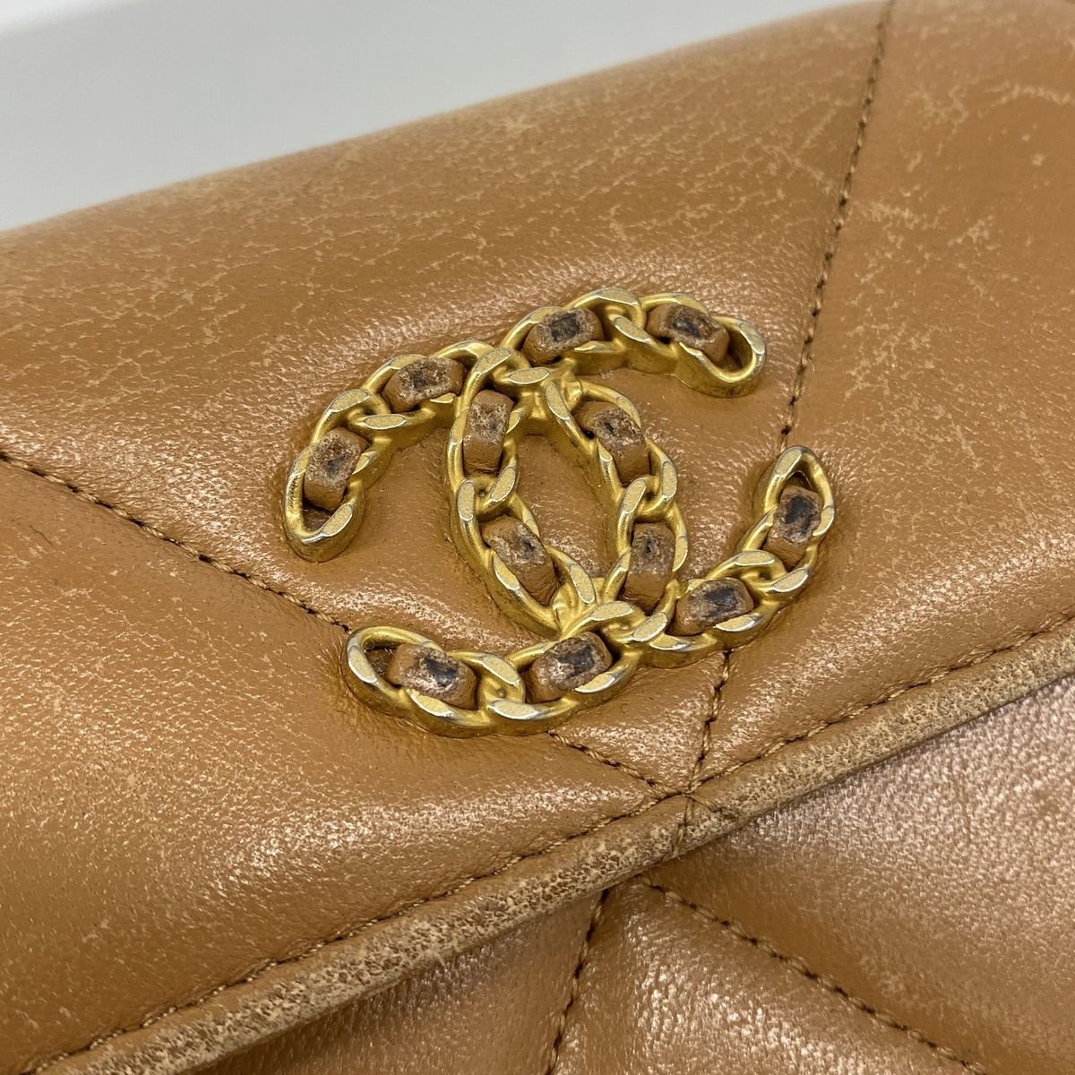 Chanel Wallet Chanel 19 Lambskin Light Brown Gold — view 8