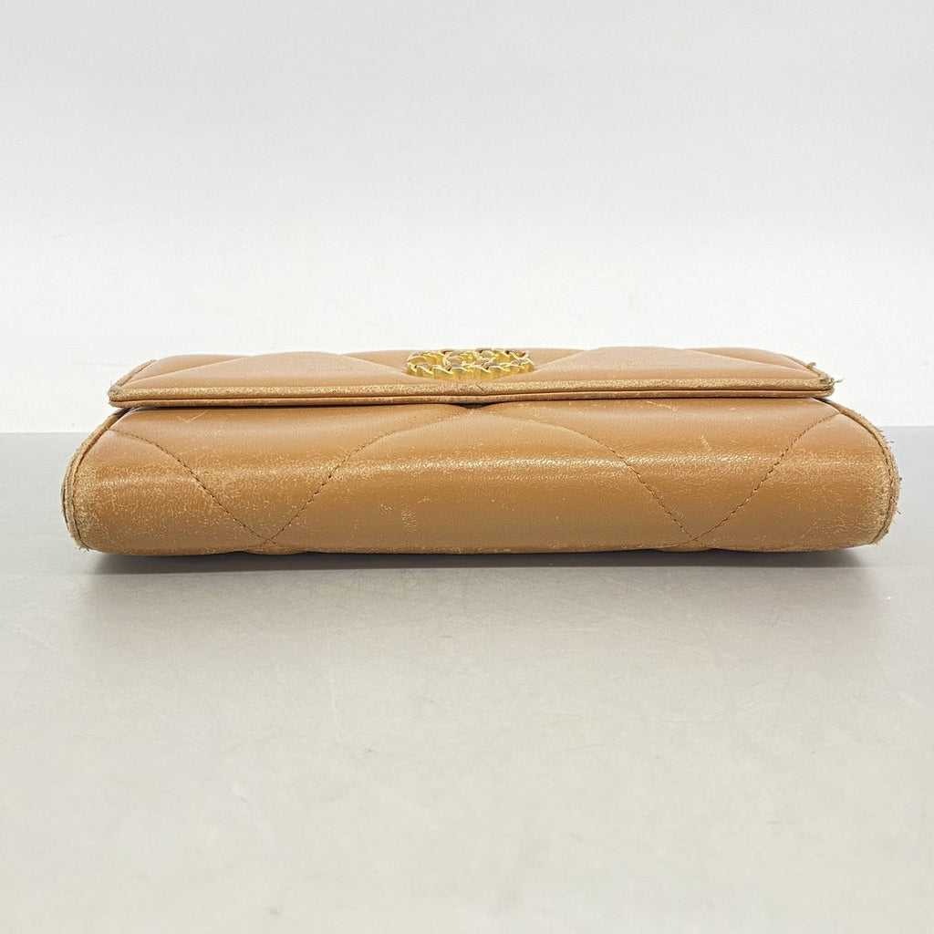 Chanel Wallet Chanel 19 Lambskin Light Brown Gold — view 2