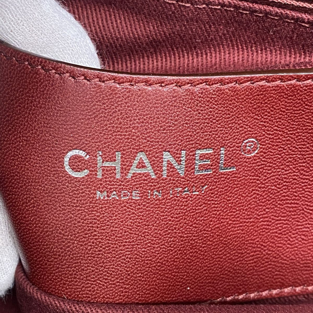 Chanel Shoulder Bag Quilted Leather Khaki Silver — view 5