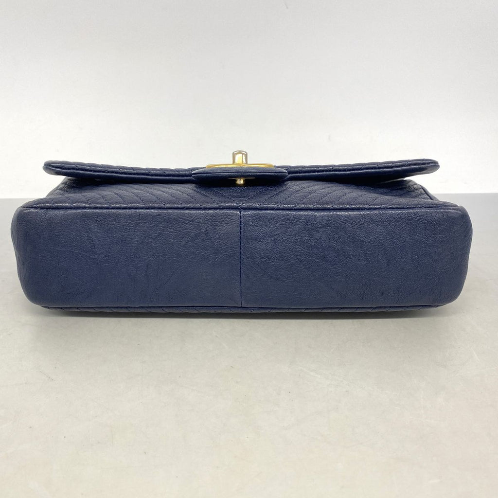 Chanel Shoulder Bag Chevron Leather Navy Gold — view 3