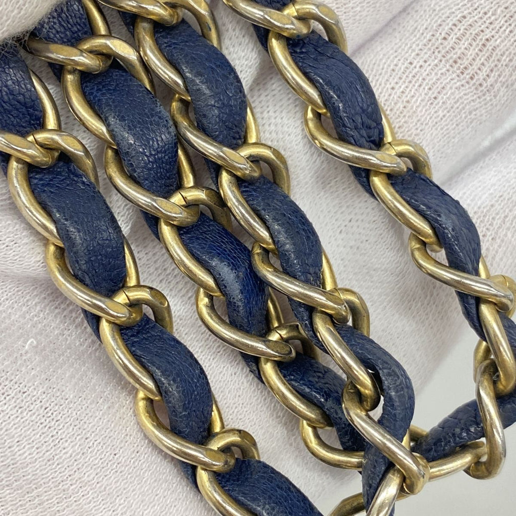 Chanel Shoulder Bag Chevron Leather Navy Gold — view 7