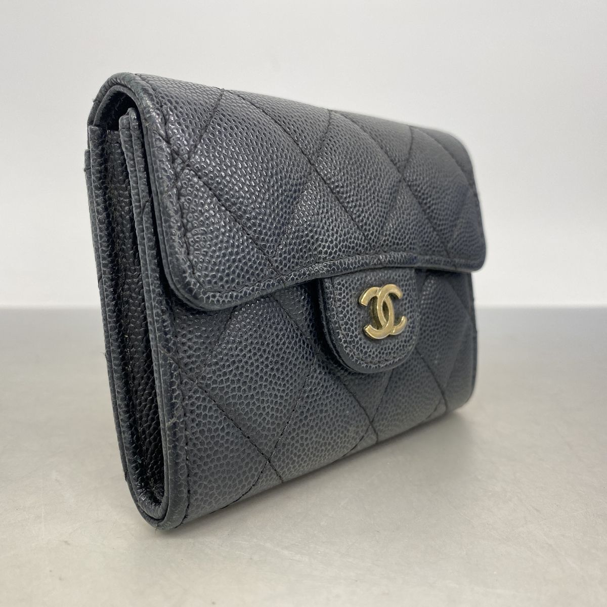 Chanel Card Case Quilted Caviar Leather Black Gold — view 2