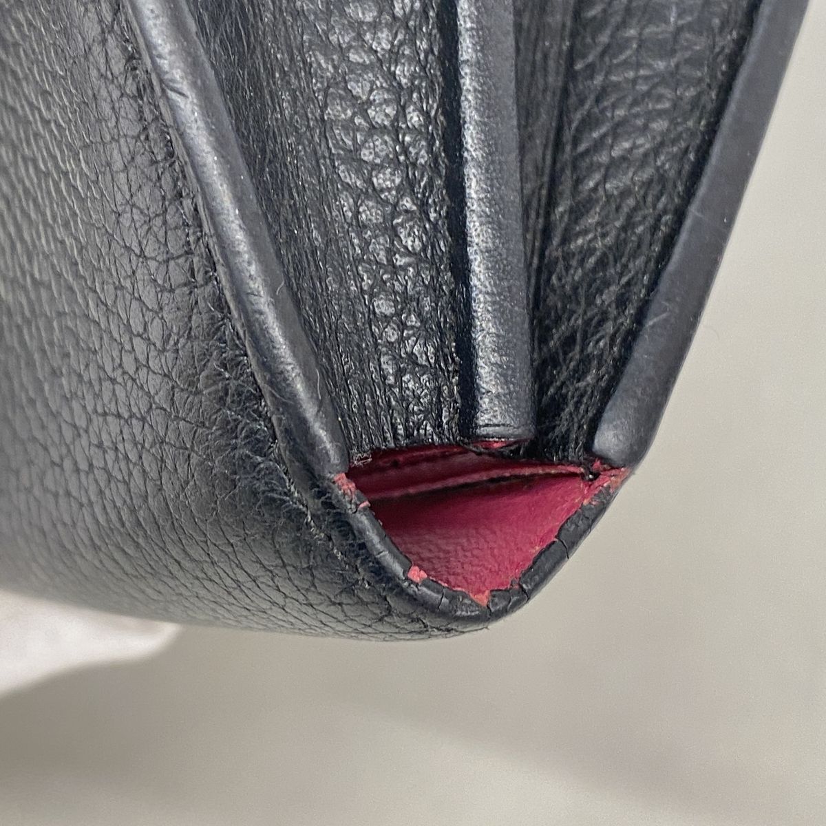 Louis Vuitton Wallet Taurillon Portefeuille Capucines Noir — view 5
