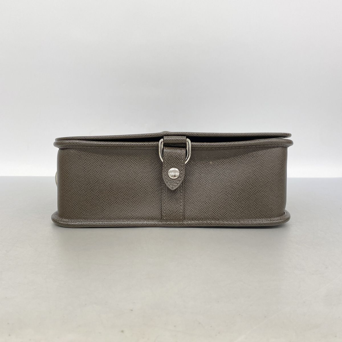 Louis Vuitton Shoulder Bag Taiga Andrei Grizzly — view 3
