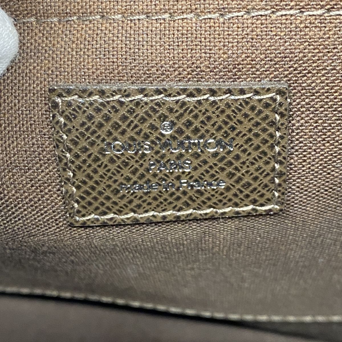 Louis Vuitton Shoulder Bag Taiga Andrei Grizzly — view 5