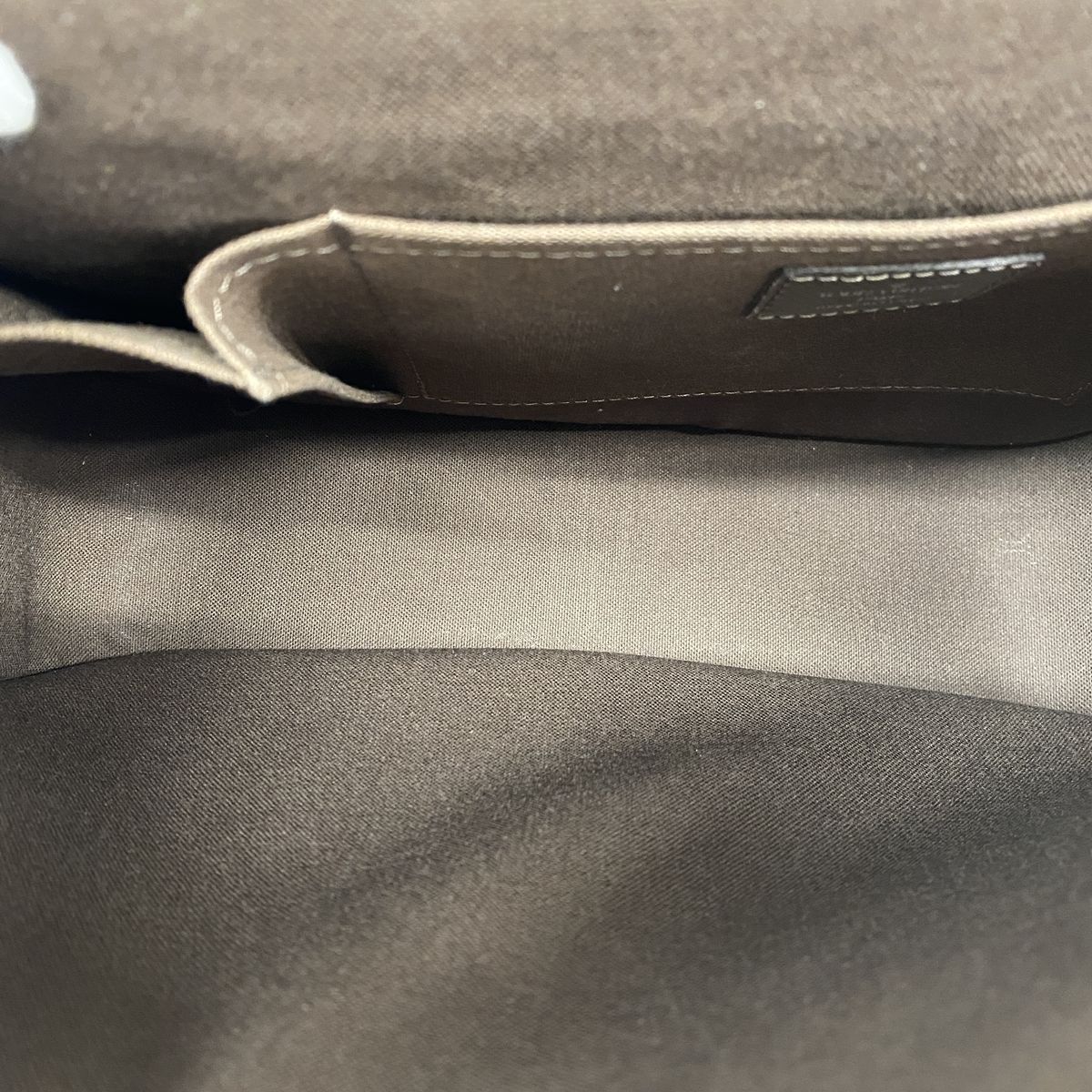 Louis Vuitton Shoulder Bag Taiga Andrei Grizzly — view 4