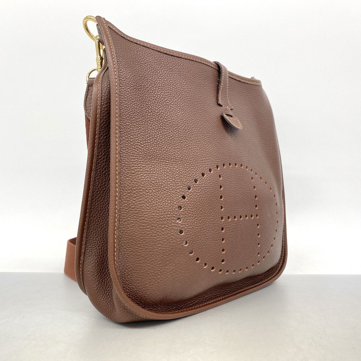 Hermes Shoulder Bag Evelyne Taurillon Clemence Sienne Gold — view 2