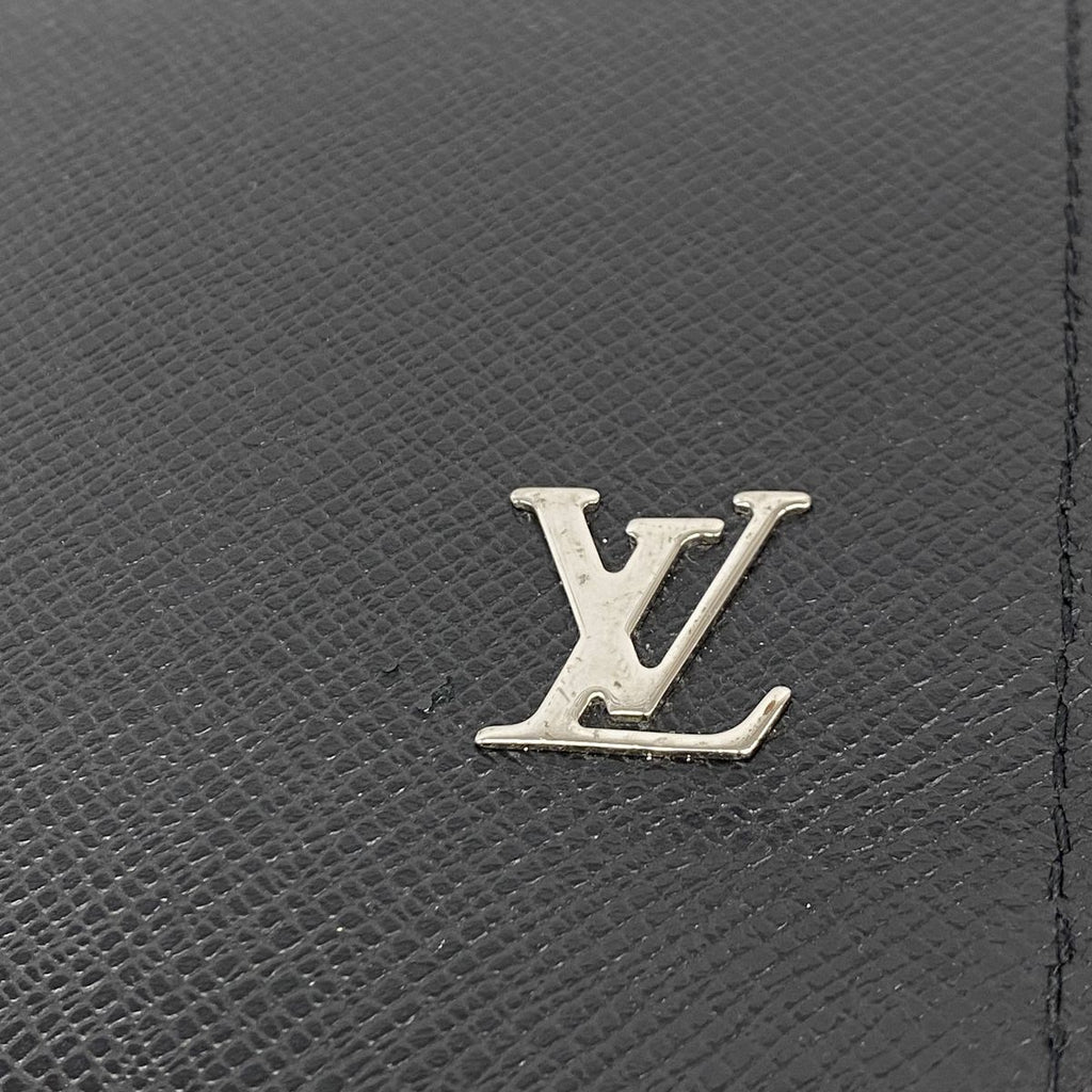 Louis Vuitton Clutch Taiga Pochette Voyage Black — view 8