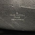 Louis Vuitton Clutch Taiga Pochette Voyage Black — view 5