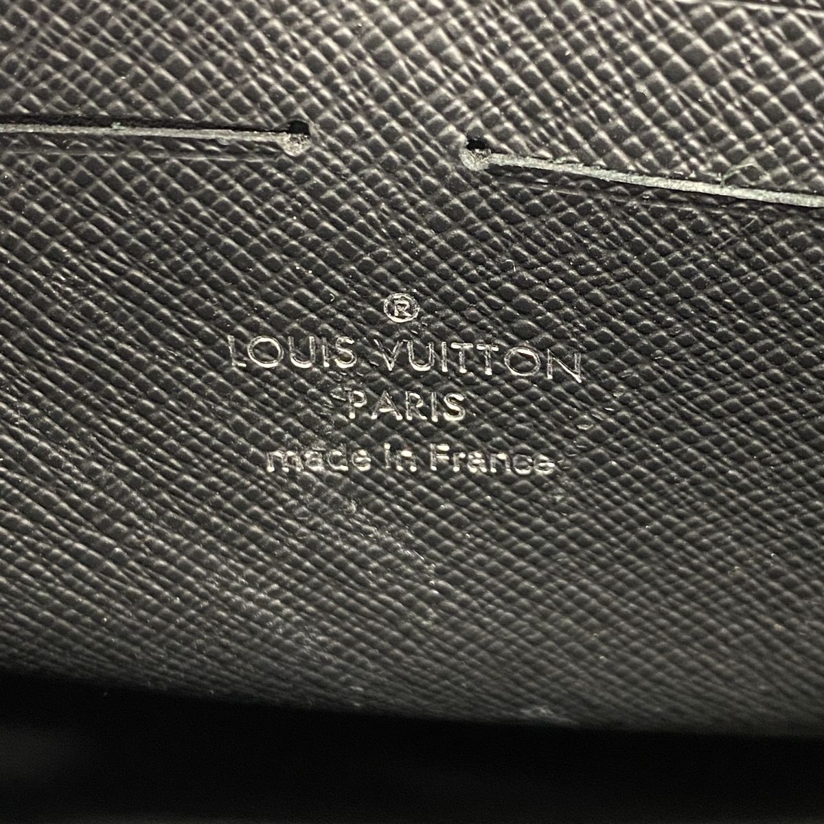 Louis Vuitton Clutch Taiga Pochette Voyage Black — view 5