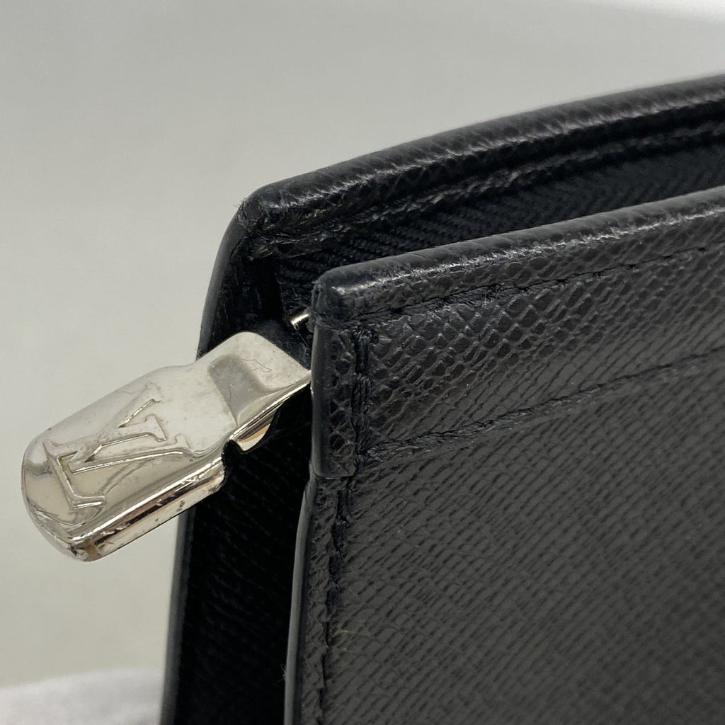 Louis Vuitton Clutch Taiga Pochette Voyage Black — view 7