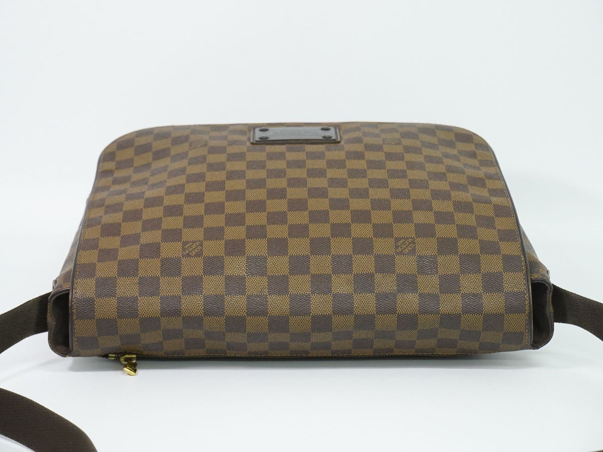 Louis Vuitton LV Brooklyn MM Damier Ebene Shoulder Bag Pochette Brown — view 5