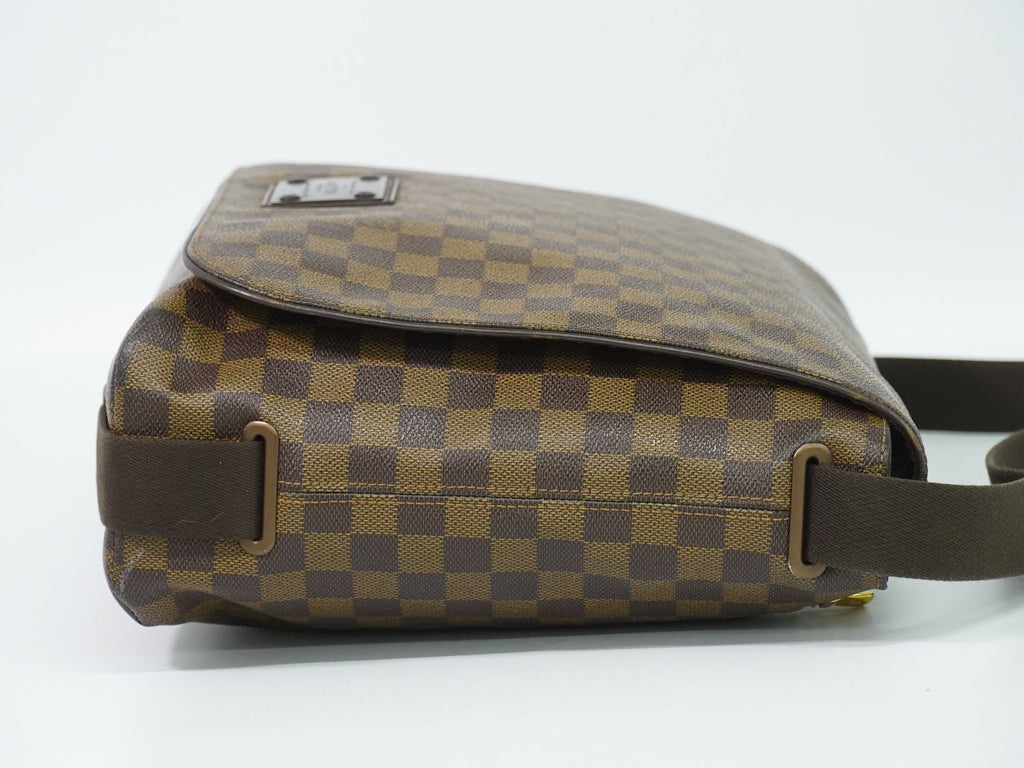 Louis Vuitton LV Brooklyn MM Damier Ebene Shoulder Bag Pochette Brown — view 4