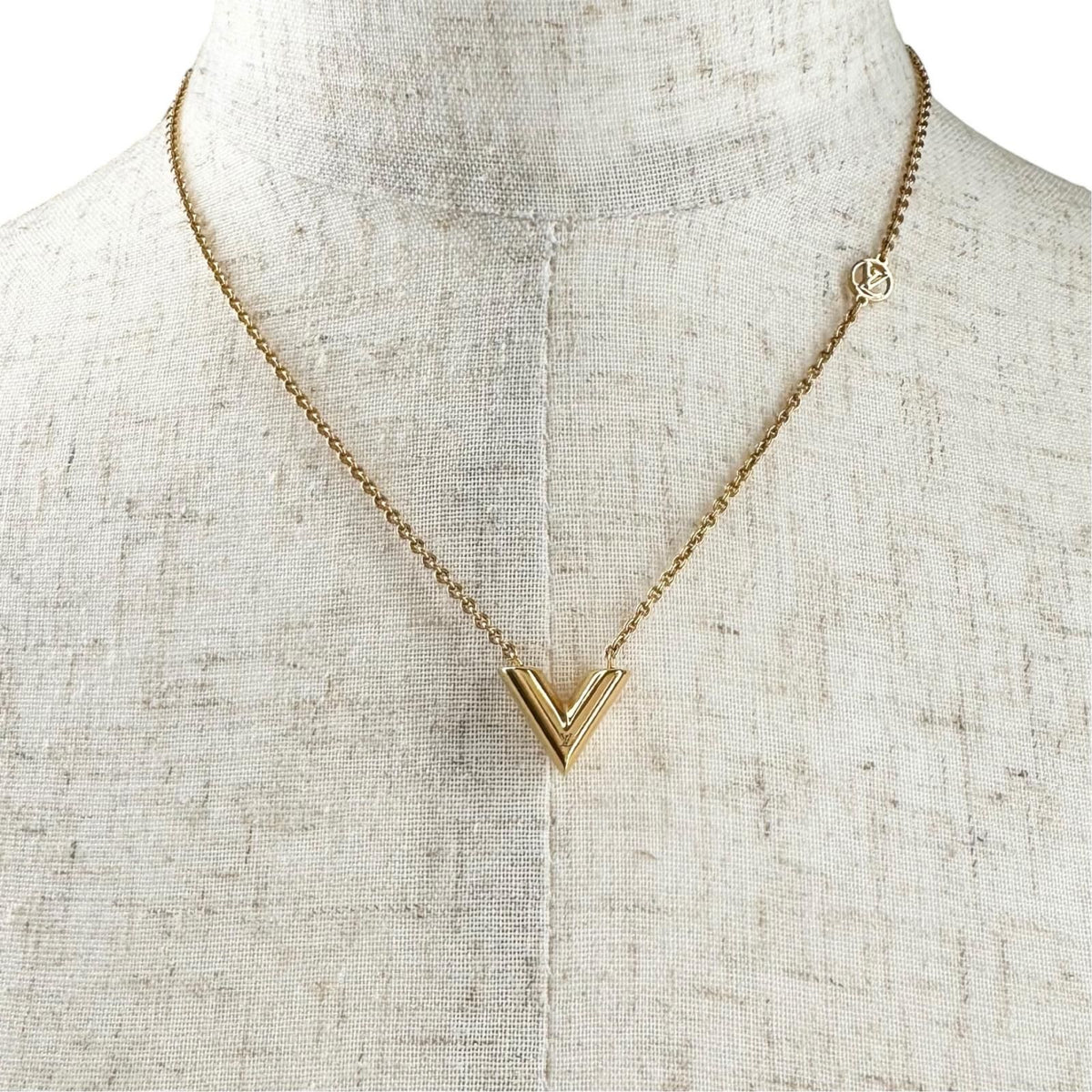 Louis Vuitton Essential V Gold Plated Necklace — view 3