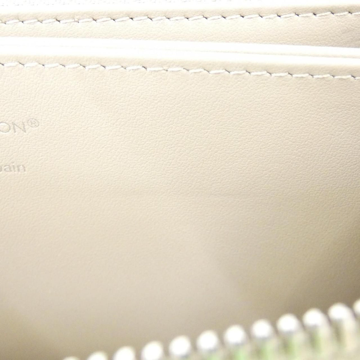 Louis Vuitton Mahina Zippy Wallet — view 6