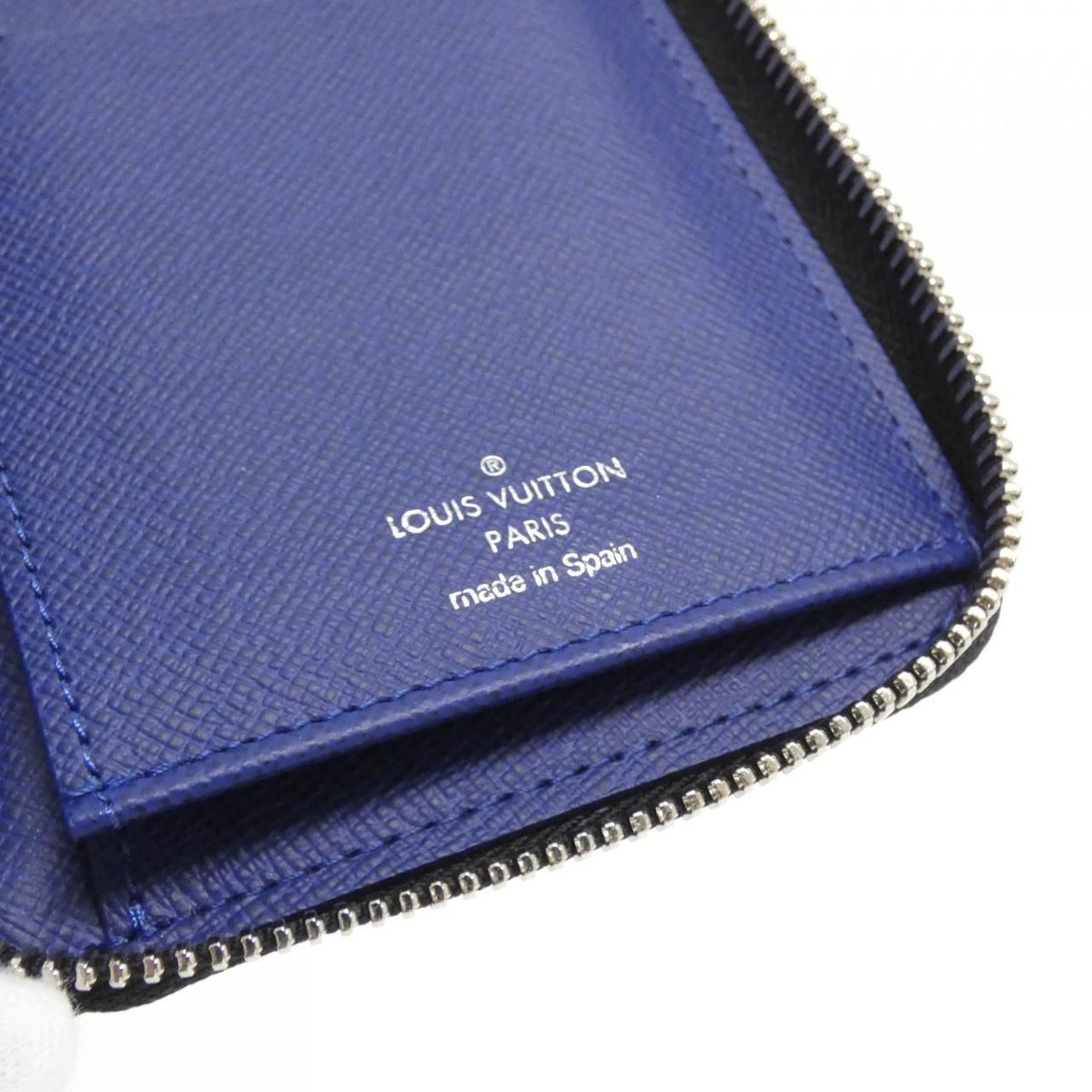Louis Vuitton Taigarama Zippy Wallet Vertical — view 5