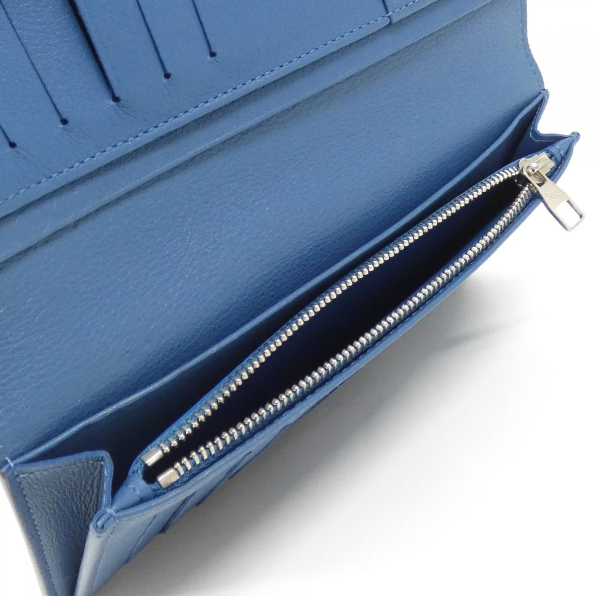 Louis Vuitton Taurillon Portefeuille Brazza Wallet — view 8
