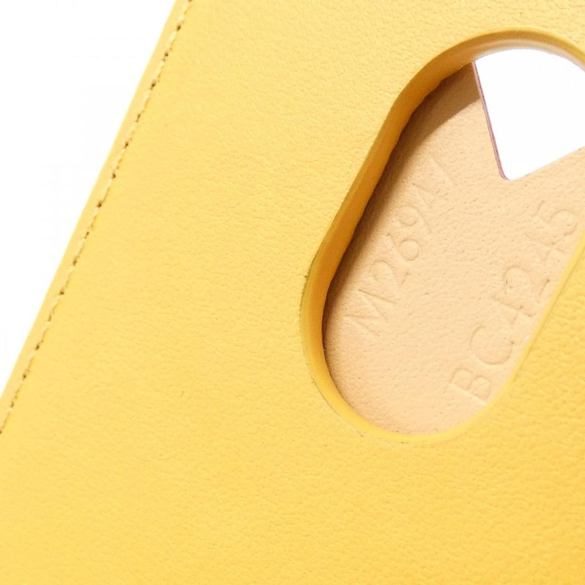 Louis Vuitton Monogram Heritage Card Case Magnet — view 5