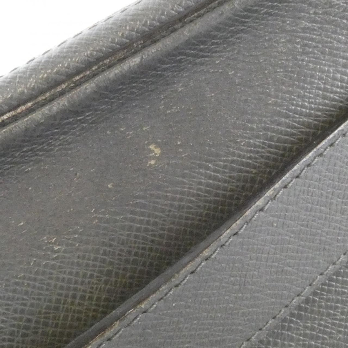 Louis Vuitton Taiga Neo Pavel Second Bag — view 5