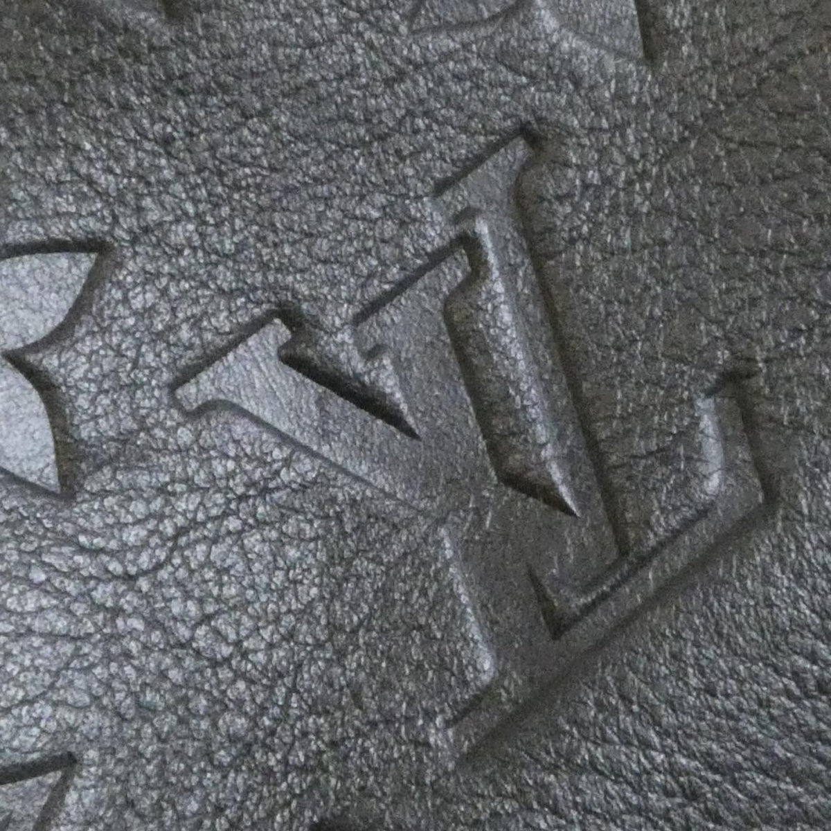 Louis Vuitton Utility Crossbody Shoulder Bag — view 4