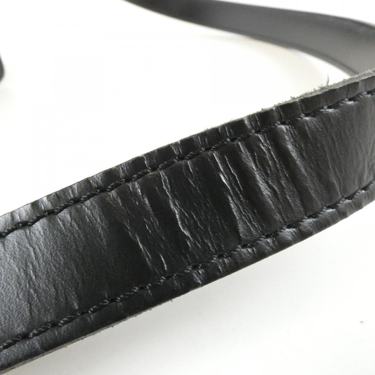 Louis Vuitton Taiga Pochette Kurgan Shoulder Bag — view 8